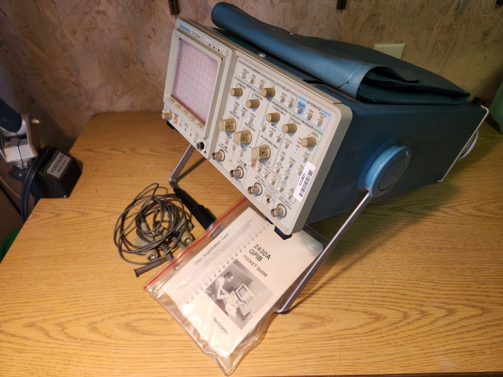 TEKTRONIX 2430A DIGITAL OSCILLOSCOPE WITH GUIDE / PROBES - Powers On Untested