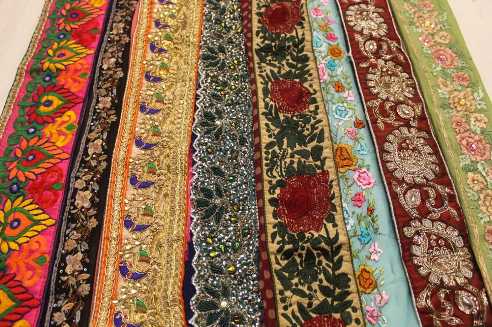 Wholesale Lot Sari Scraps Embellishments Swatch Saree Assorted Fabric SL1