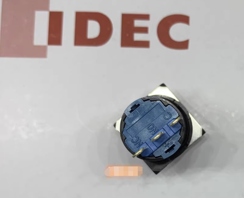 1PC NEW IDEC Self-reset round button switch 1NO1NC AB6M-M1WC white #LL