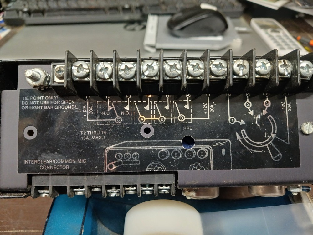 CODE 3 V-Con Model 3672L4 Radio with Microphone UNTESTED