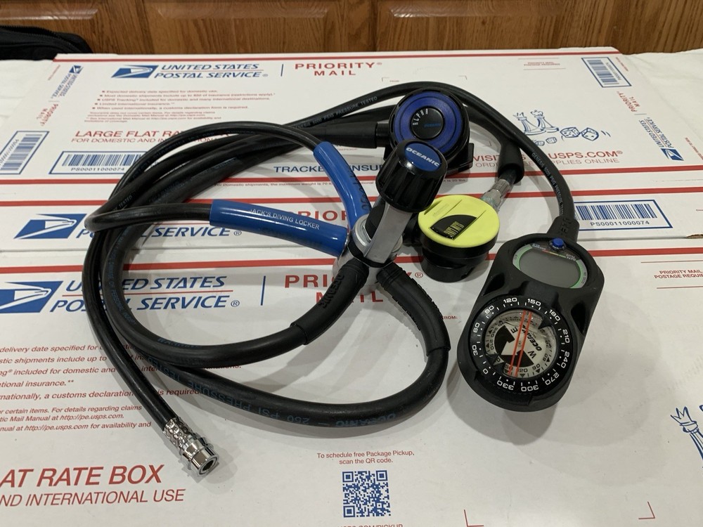 Oceanic Scuba Regulator Set w/Pressure Gauge, Compass & Data Plus Dive Computer