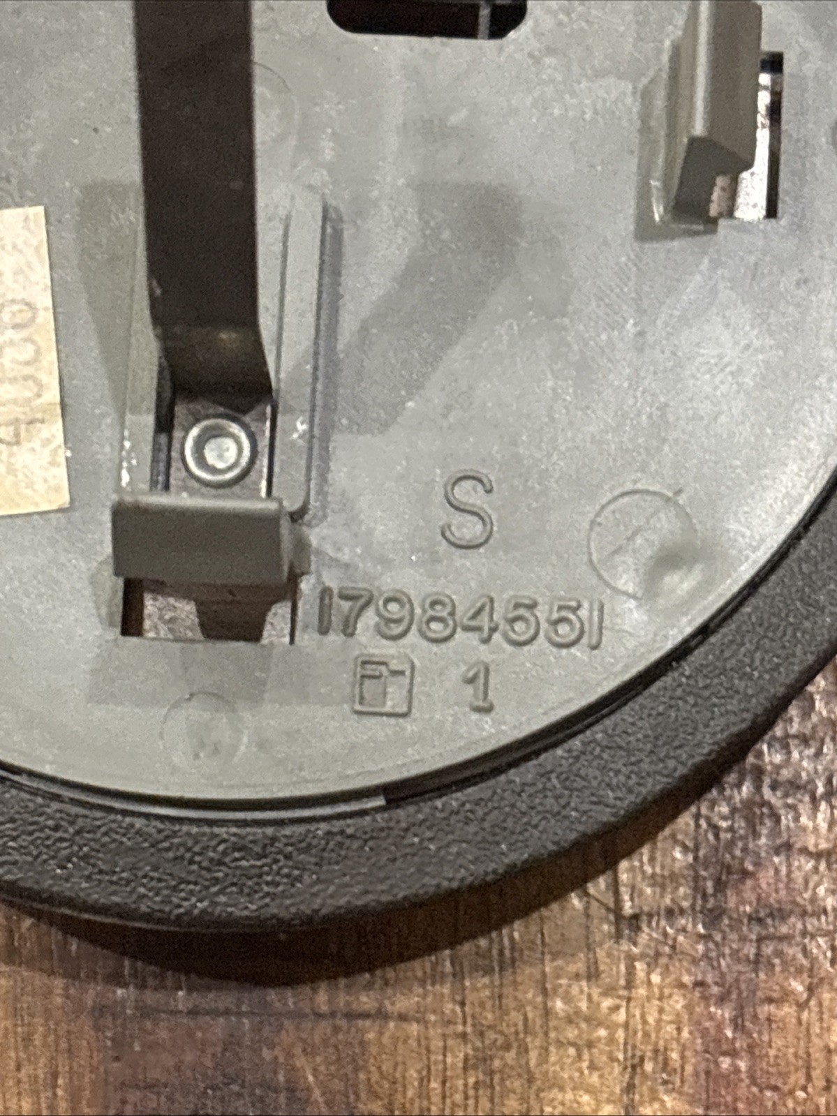 OEM 1988-1994 Chevy Silverado Suburban Sierra Blazer Horn Cap Complete