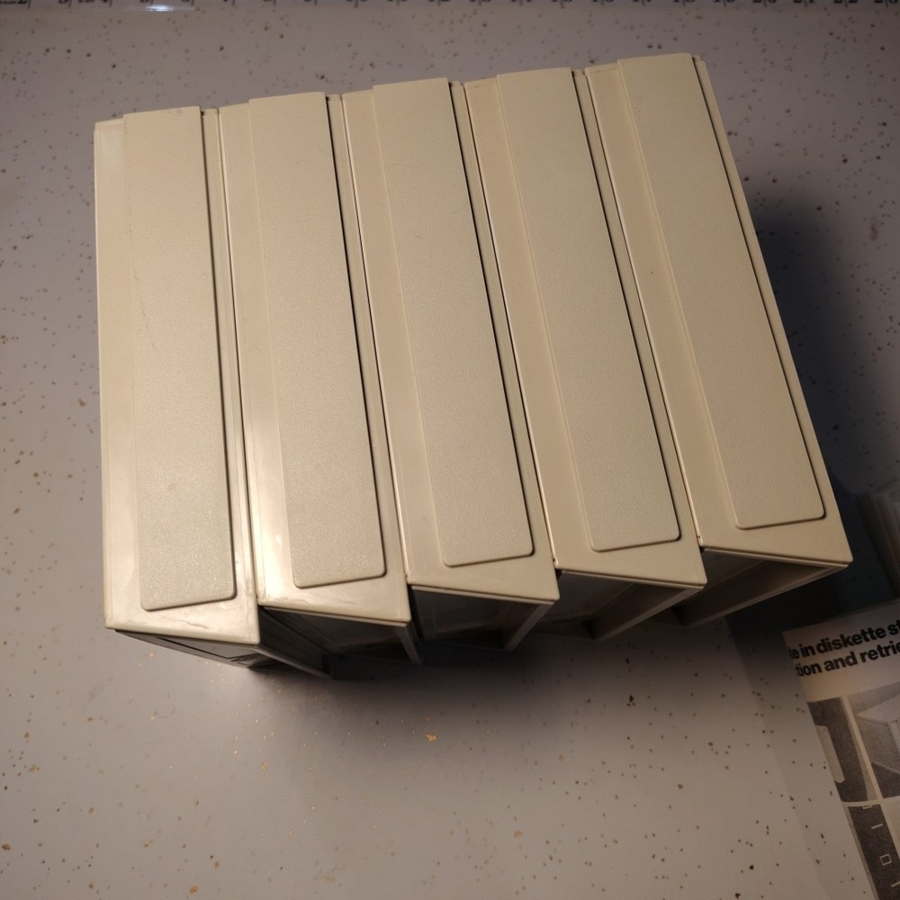 VTG DISKBANK 5 Floppy disk 5.25 Storage Detachable Customizable Case Stackable