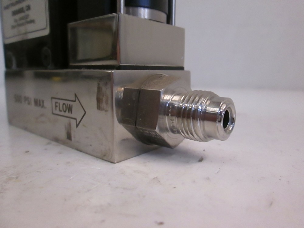 Unit UFC-1020 Mass Flow Controller MFC, SF6, 100 SCCM