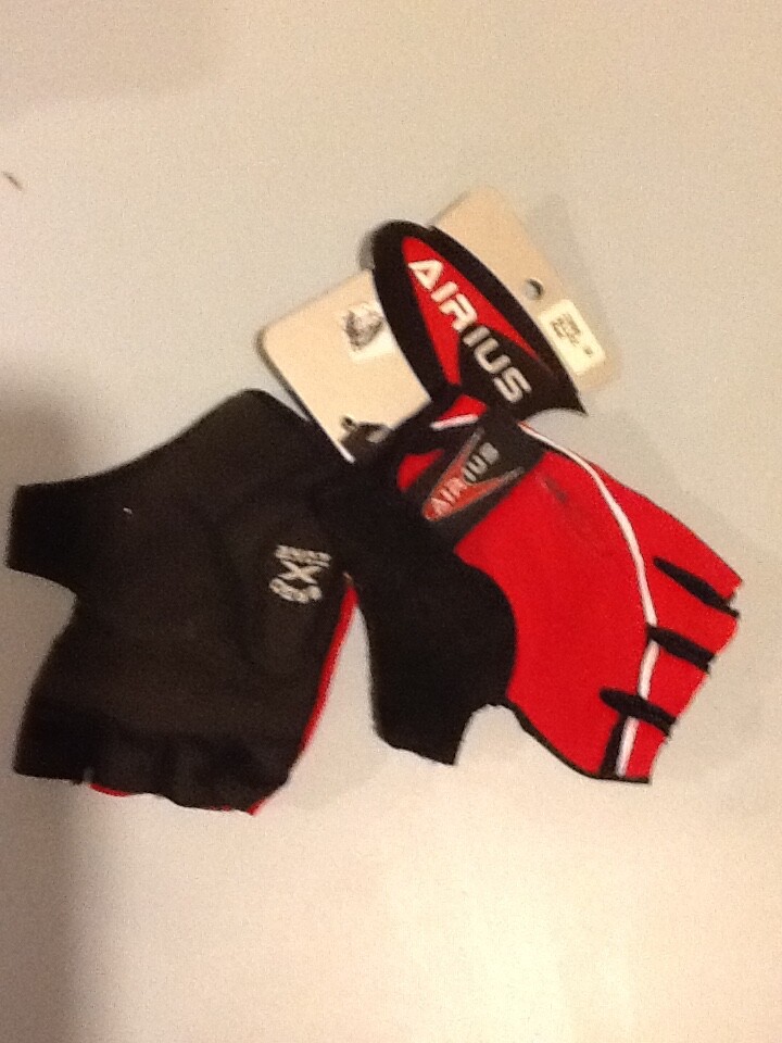 BICYCLE GLOVES 2 X SMALL. RED NEW