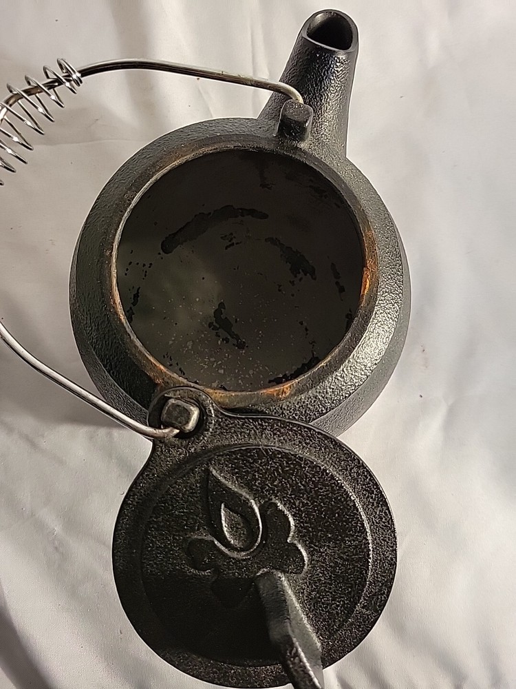 Vintage Cast Iron Teapot/humidifier