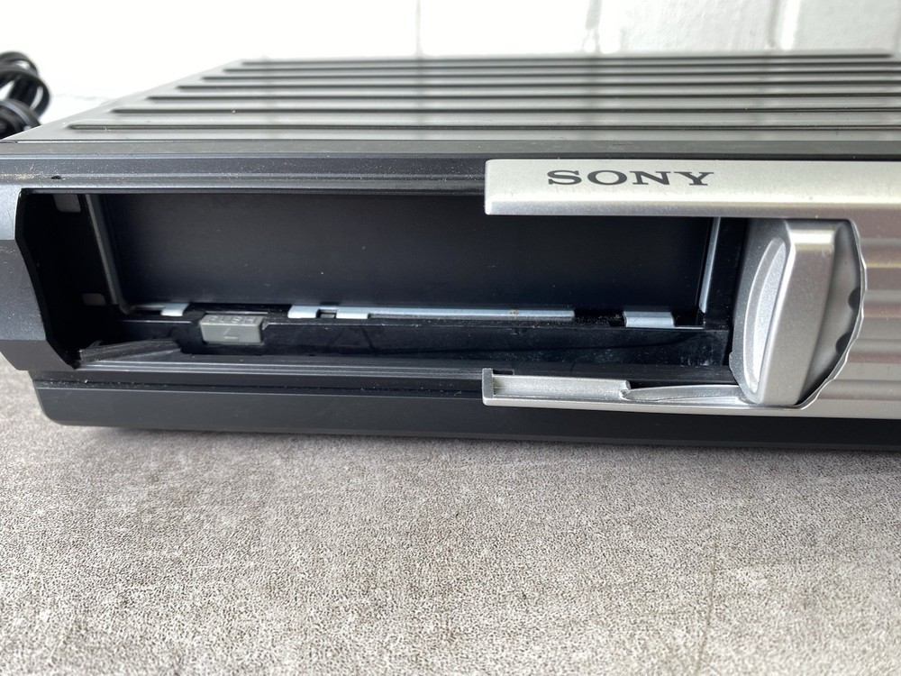 SONY CDX-T67 6 CD Disc Changer. Tested And Working