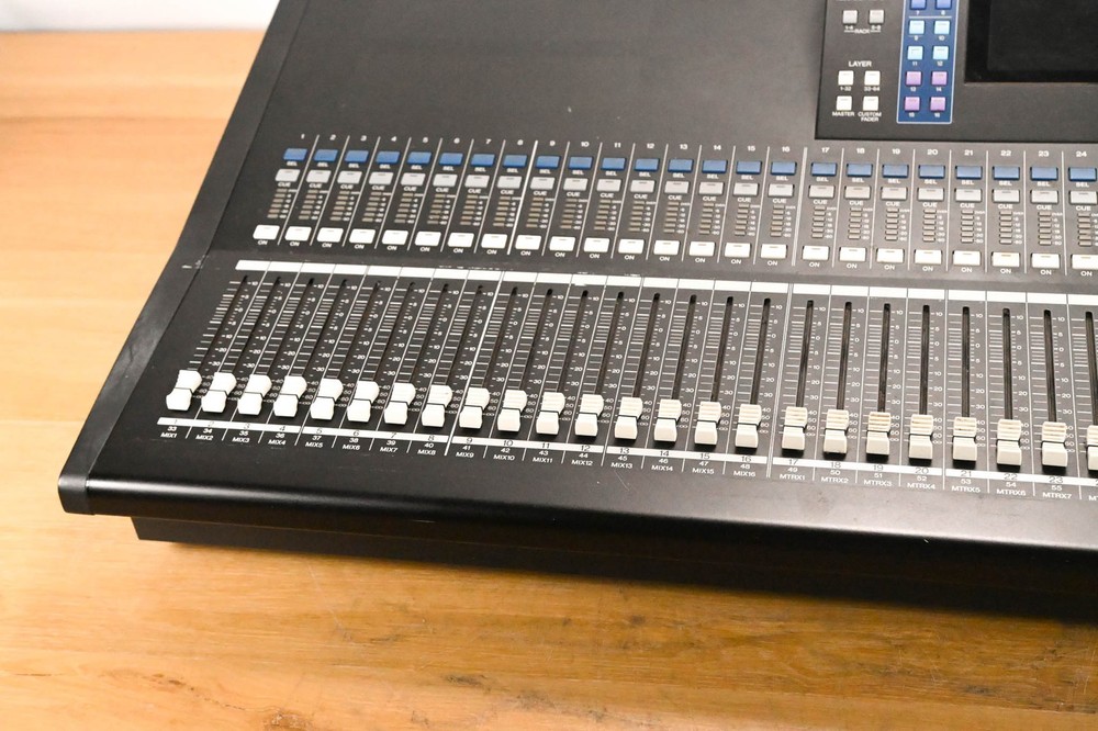 Yamaha LS9-32 32-Input Digital Mixing Console CG01Y2B