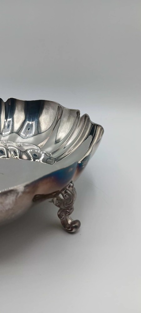 WM A ROGERS Footed Silverplated Candy Dish Scalloped Shell Serving Bowl