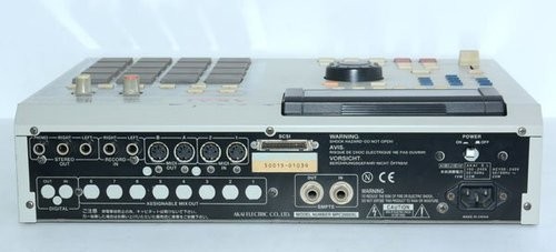 AKAI MPC2000XL Sampler Sequencer Drum Machine Tested Working Japan