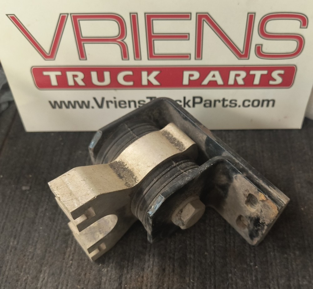 KENWORTH T2000 27213-3 ISOLATOR-HOOD HINGE