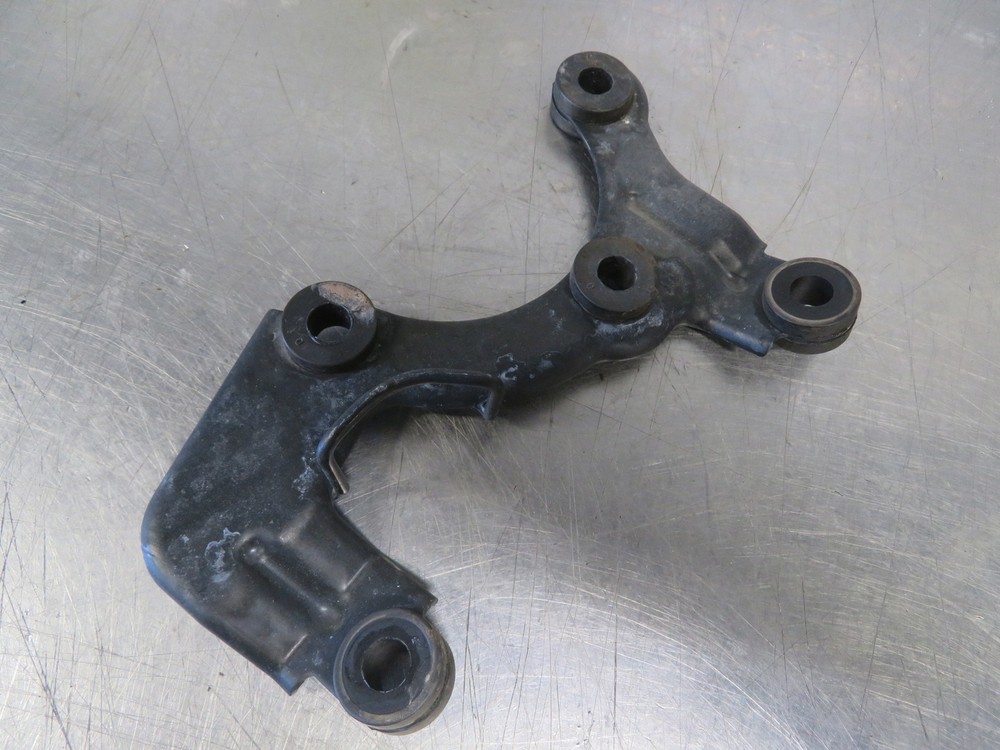 EB1266 2009 09 YAMAHA XT 250 SPEEDOMETER MOUNTING BRACKET