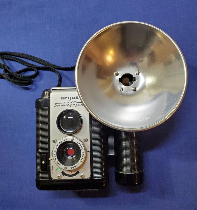 Vintage Argus Super Seventy-five 75 Box Camera With Flash & Instructions Clean