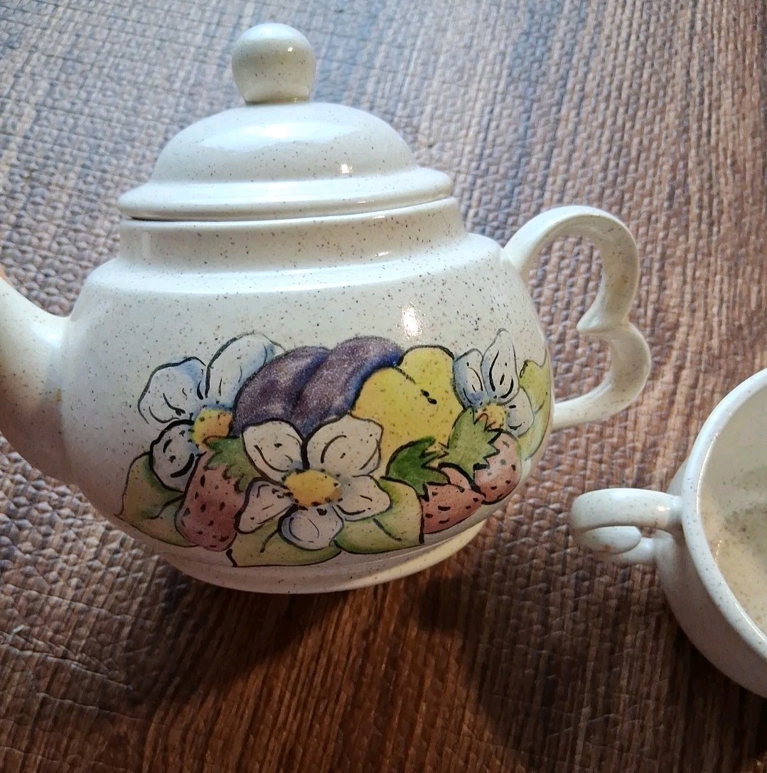 Country Harvest Ceramic Teapot Beige