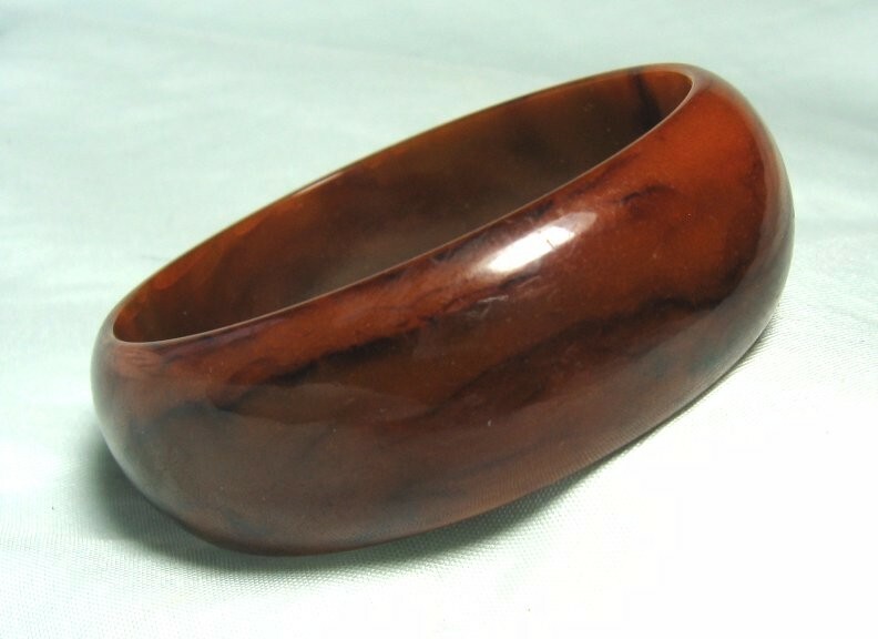 Marbleized Bakelite Bangle Bracelet 1” wide 2 1/2” inside diameter
