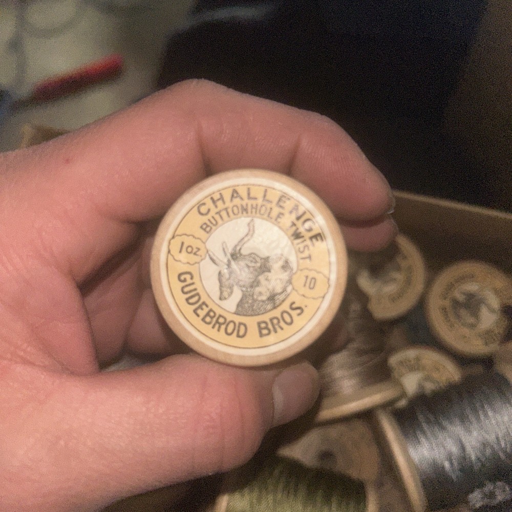 Guidebrod Bro’s Rayon Buttonhole Twist Thread