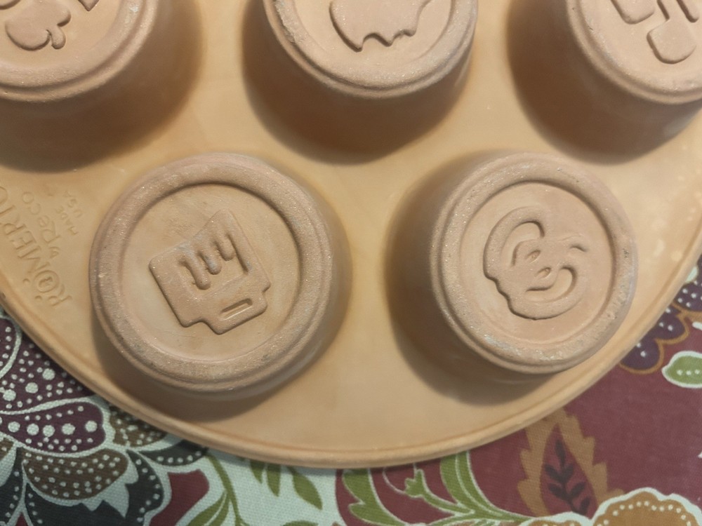 Romertopf by Reco Round Clay Cupcake Baker