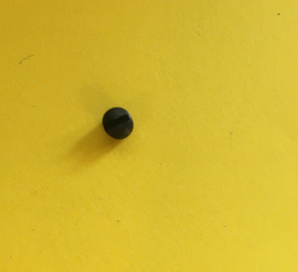 *NOS* 545181-SINGER-SET SCREW-FOR SEWING MACHINES*