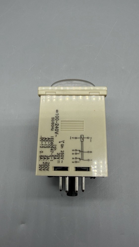 Omron H3CR-A8 Timer with Socket P3G-08