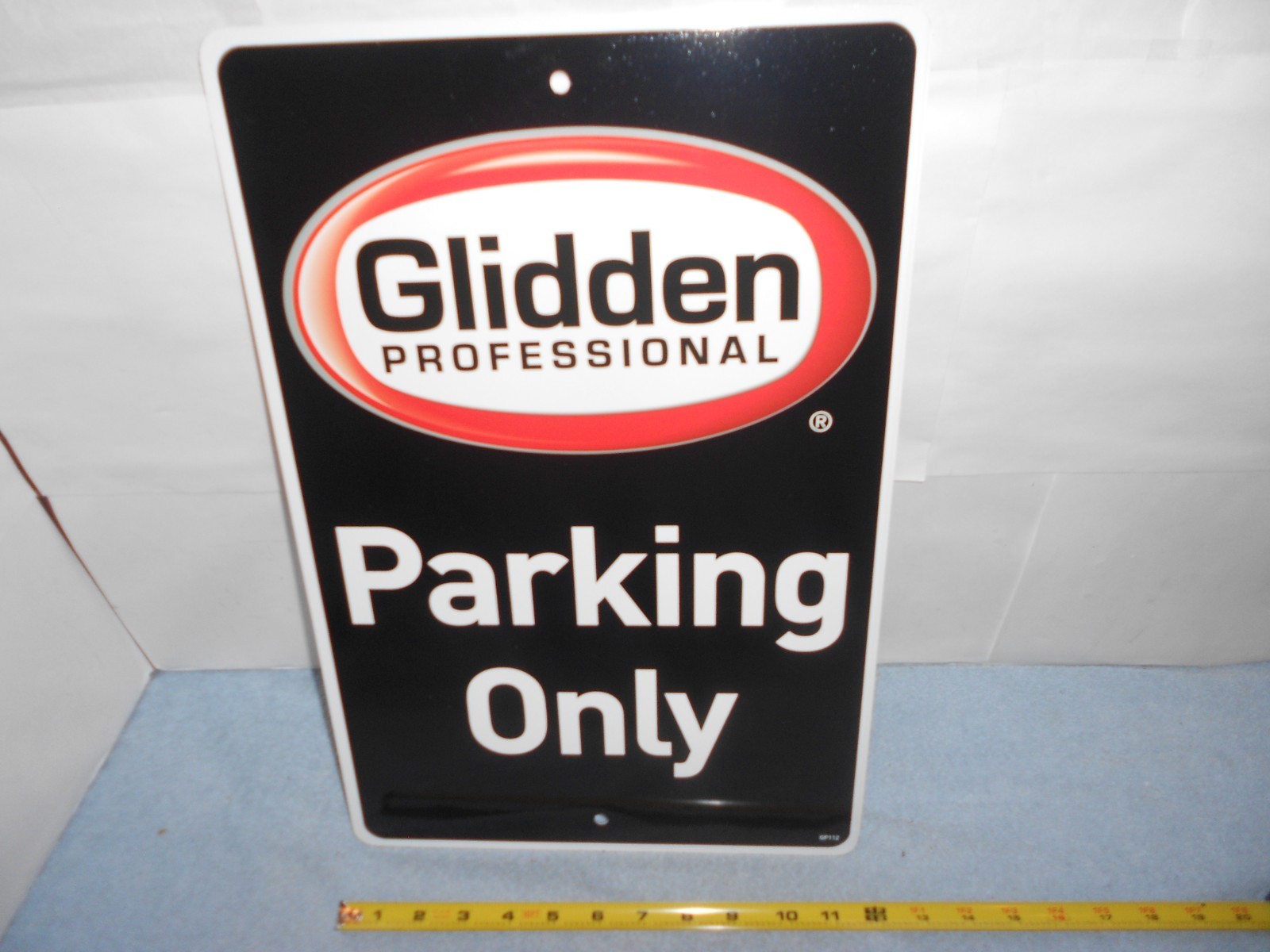 VINTAGE 12x18in NEW GLIDDEN PAINT PROFESSIONAL PARKING ONLY ADV SIGN METAL -X134
