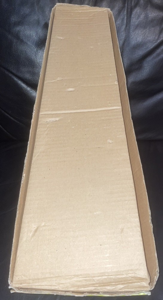 SPONGEBOB PINEAPPLE SHAPED UKULELE WITH BAG AND BOXED NICKELODEON 2008