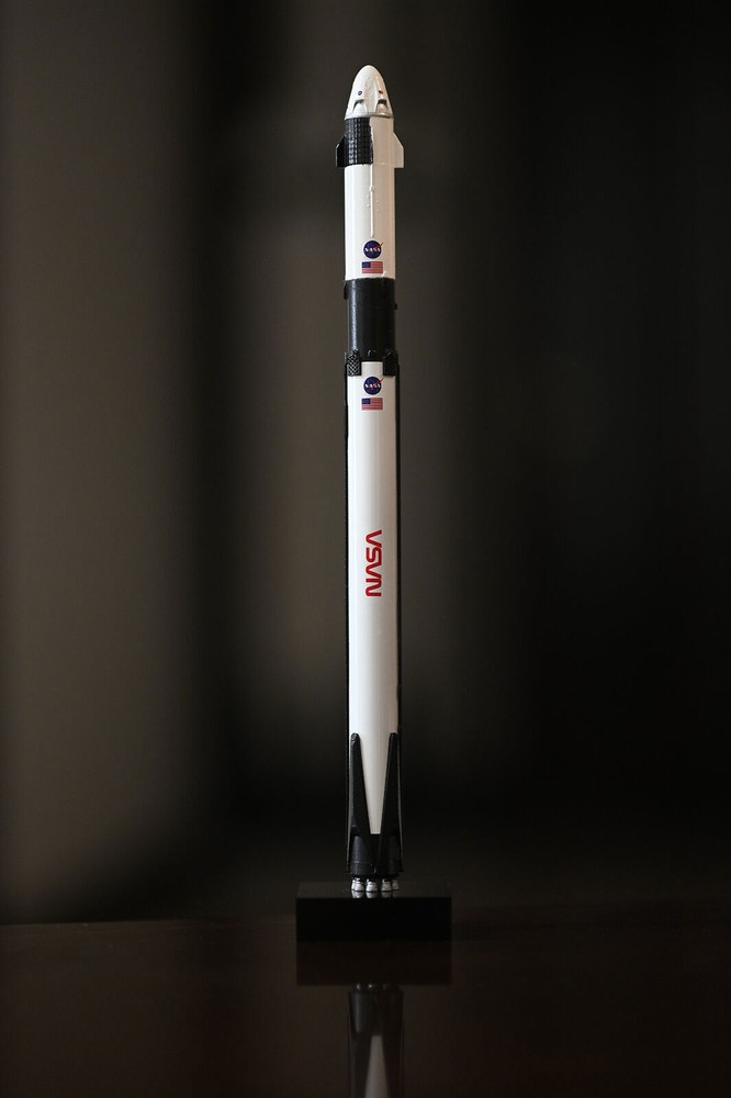 1:233 Scale SpaceX Falcon 9 - Crew Dragon Rocket Model Static Model Statue Gift