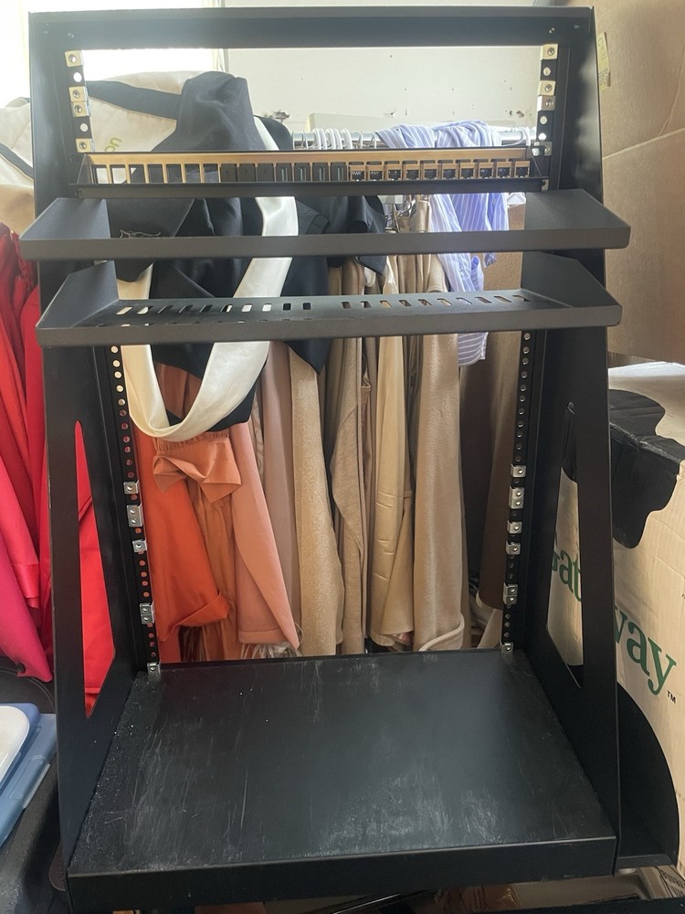 StarTech.com 2-Post 16U Heavy-Duty Desktop Server Rack Open Frame 19in READ DESC