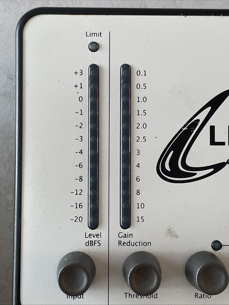FOCUSRITE LIQUID MIX 16 FIREWIRE MIXER COMPRESSION EQ EMULATION POWERS ON