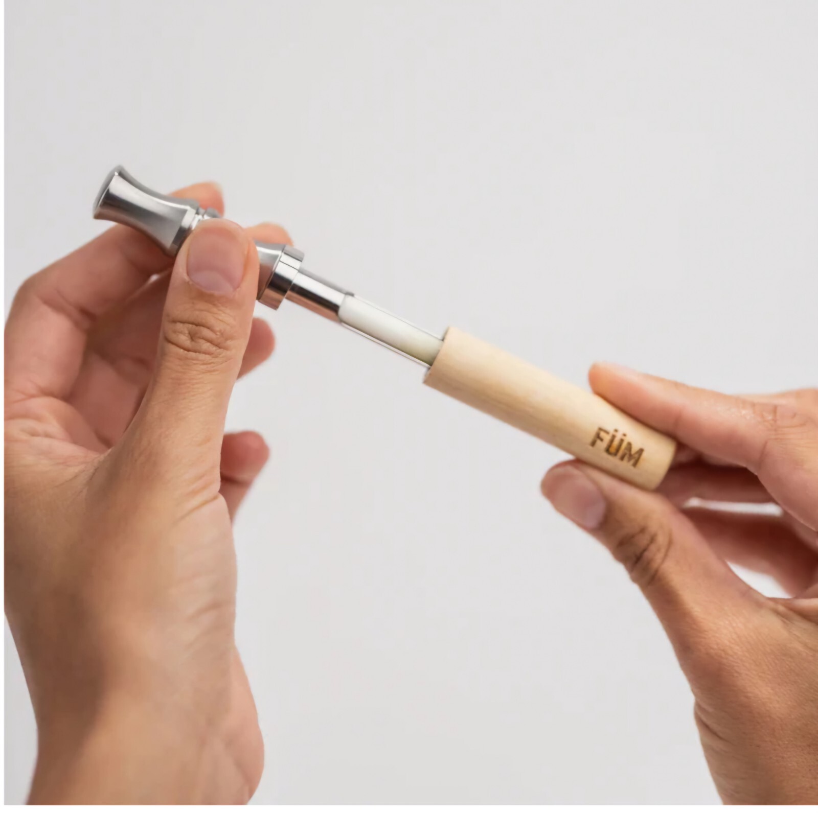 Füm Journey Pack Flavored Air Device with 4 Packs of Plant Based Cores