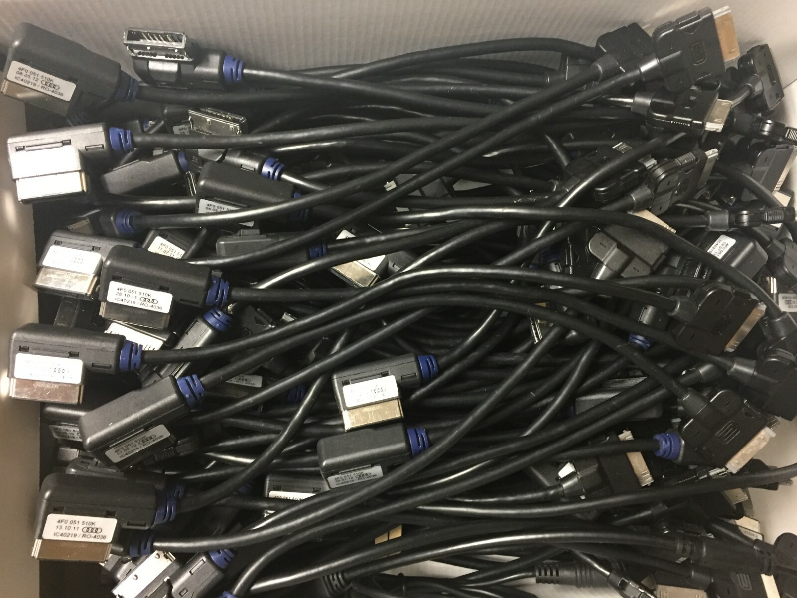 Genuine Audi/VW AMI iPod® /iPhone® Cable MDI 30-PIN Adapter Charger 4F0051510K