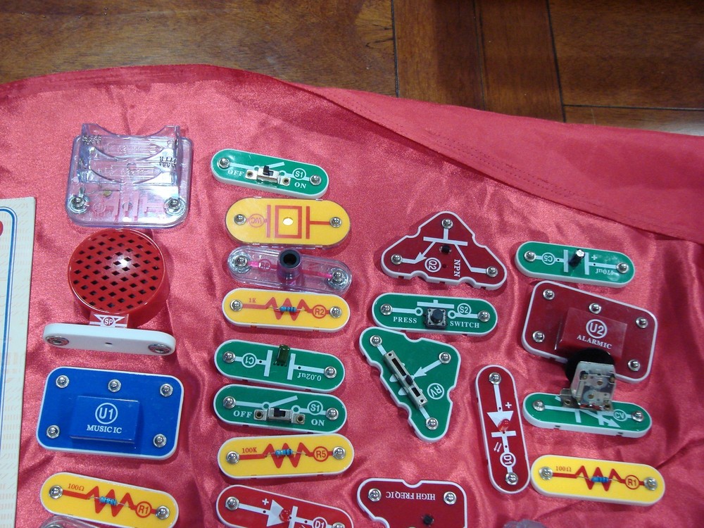 Lot Snap Circuits Electronics 101 + Projects 1-101 Parts Pieces Stem Learning