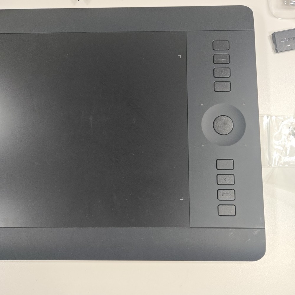 Wacom PTH-651 Intuos Pro Medium Creative Pen & Touch Tablet w/ Wireless Function