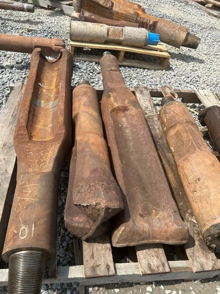 8" width outside diameter x 28" length cable tool chisel drill bit rock well API