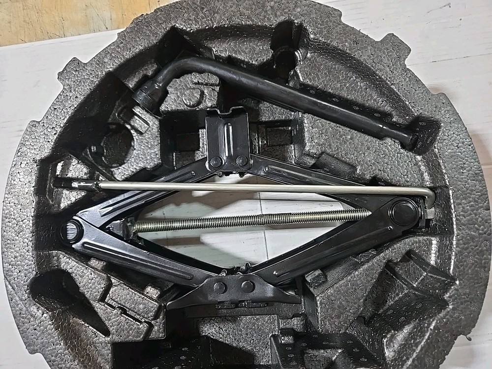 2019-2024 Volvo Xc40 Spare Jack & Trunk Tools Tool Set