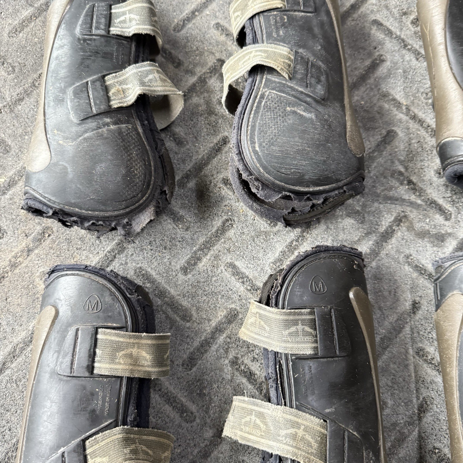 Set Of 4 Medium Black Veredus Horseback Riding Open Front Jumping Boots