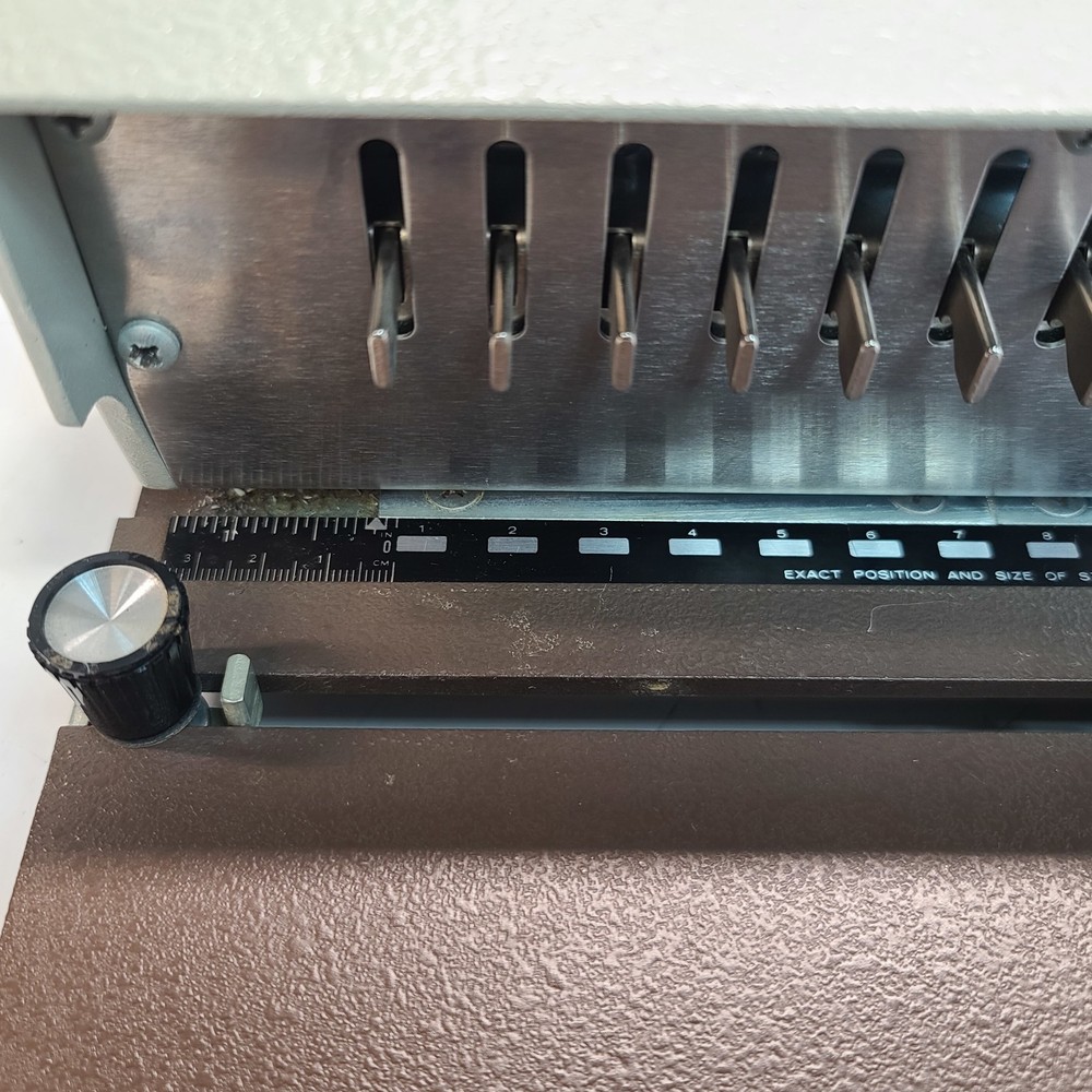 General Binding Corporation GBC Combo Binding Machine Model 222-KM