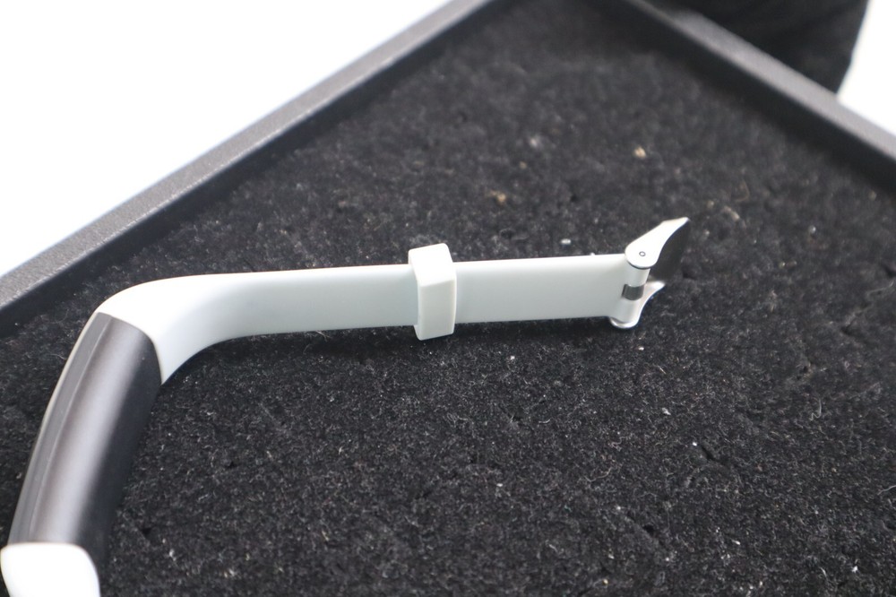 GRV FITNESS TRACKER - WHITE ***