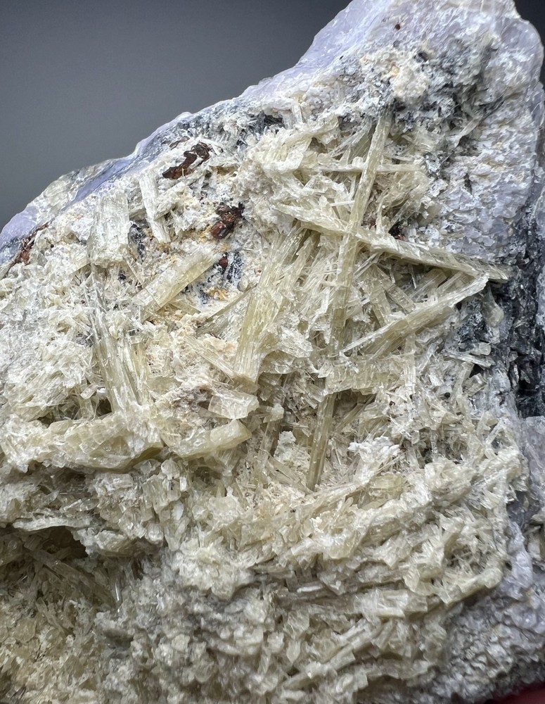 1086 Gr. Fluorescent Strong Persistent Phosphorescence Hackmanite W/ Richterite