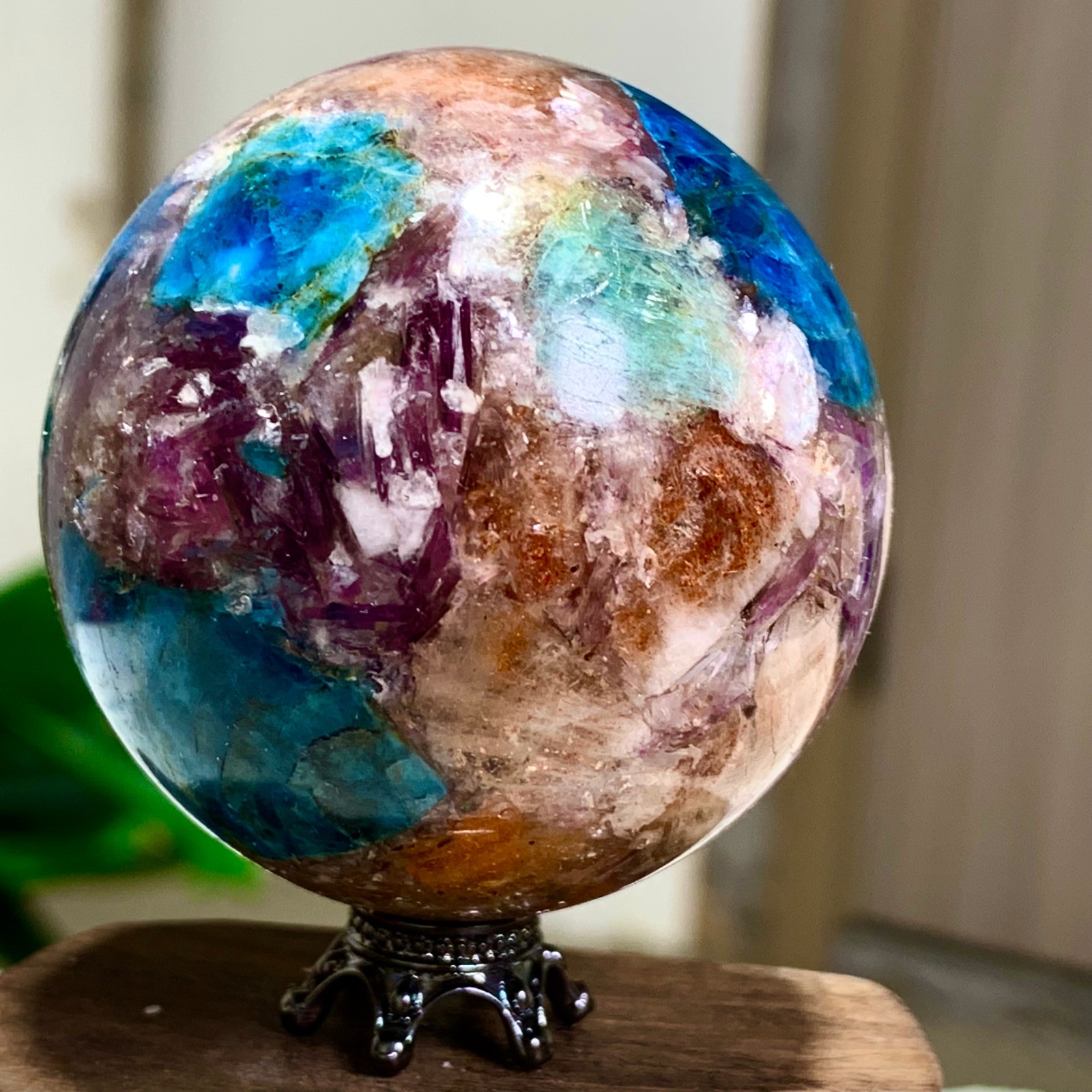 156G Natural Blue Aptite +Sun Stone purple lepidolite Sphere mineral sample