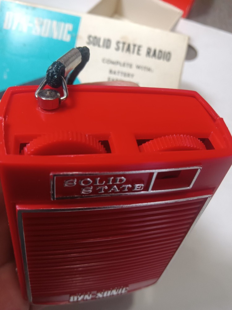 Dyn-Sonic model 010 solid state vintage Transistor radio comes W/ box