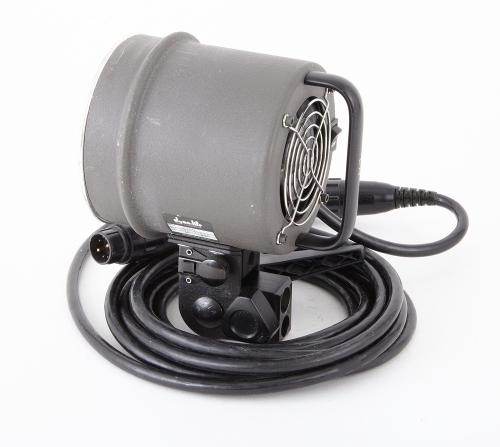 DYNALIGHT 2040 2000 Watt Strobe Head, 16 ' Cord. TESTED!! WORKING!!