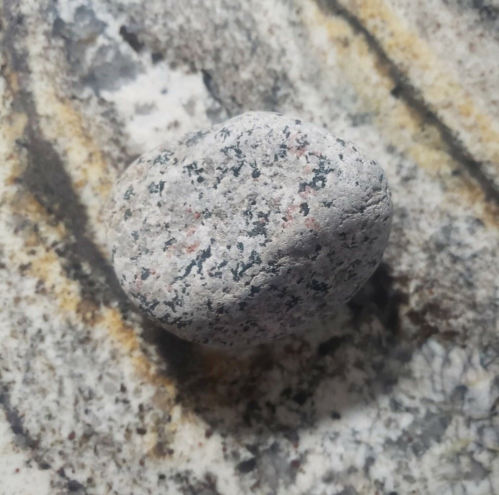 Yooperlite 10.39oz FLUORESCENT SODALITE
