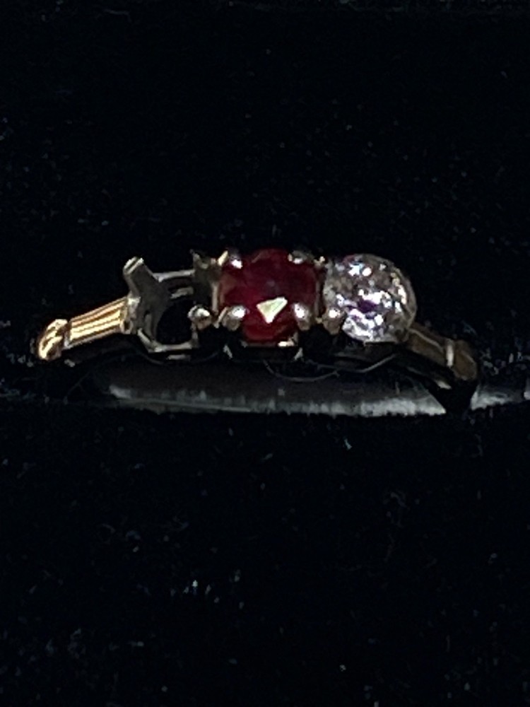 Garnet & Diamond Solid 18k White Gold 2 Stone Ring (MISSING ONE DIAMOND) size 6