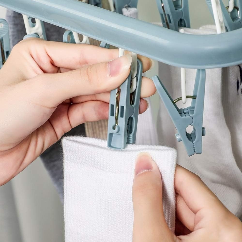Lightweight 32-Clip Hanging Drying Rack: Foldable & Easy Storage Solution