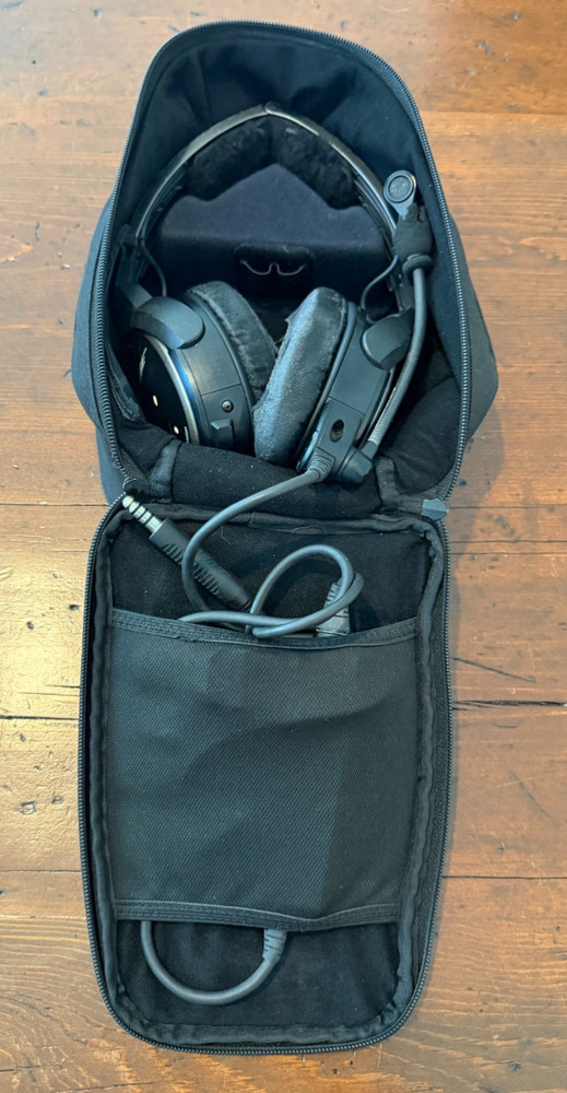 Bose A20 Aviation Headset - Single Plug NO BLUETOOTH Excellent Condition