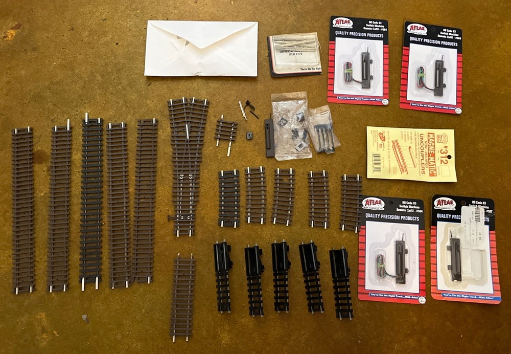 HO Tracks Couplers Assorted Bits