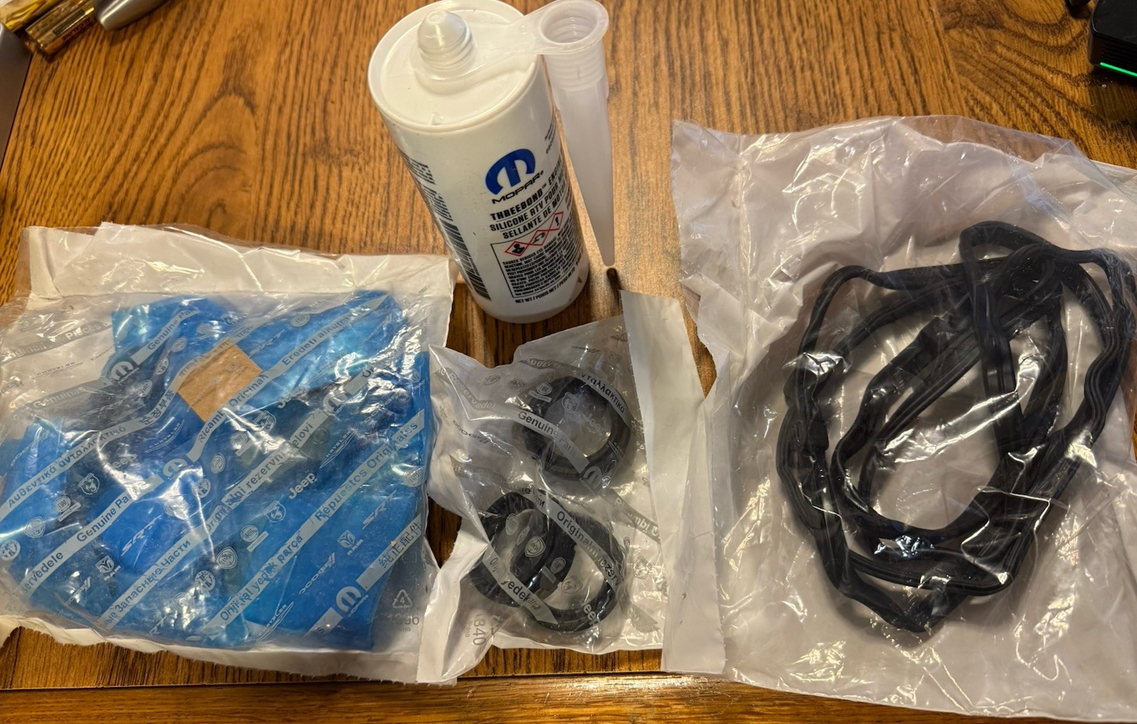 Right Intake Camshaft 3.6L 2016-2023 OEM MOPAR 5047913AD/68661147AB KIT NEW