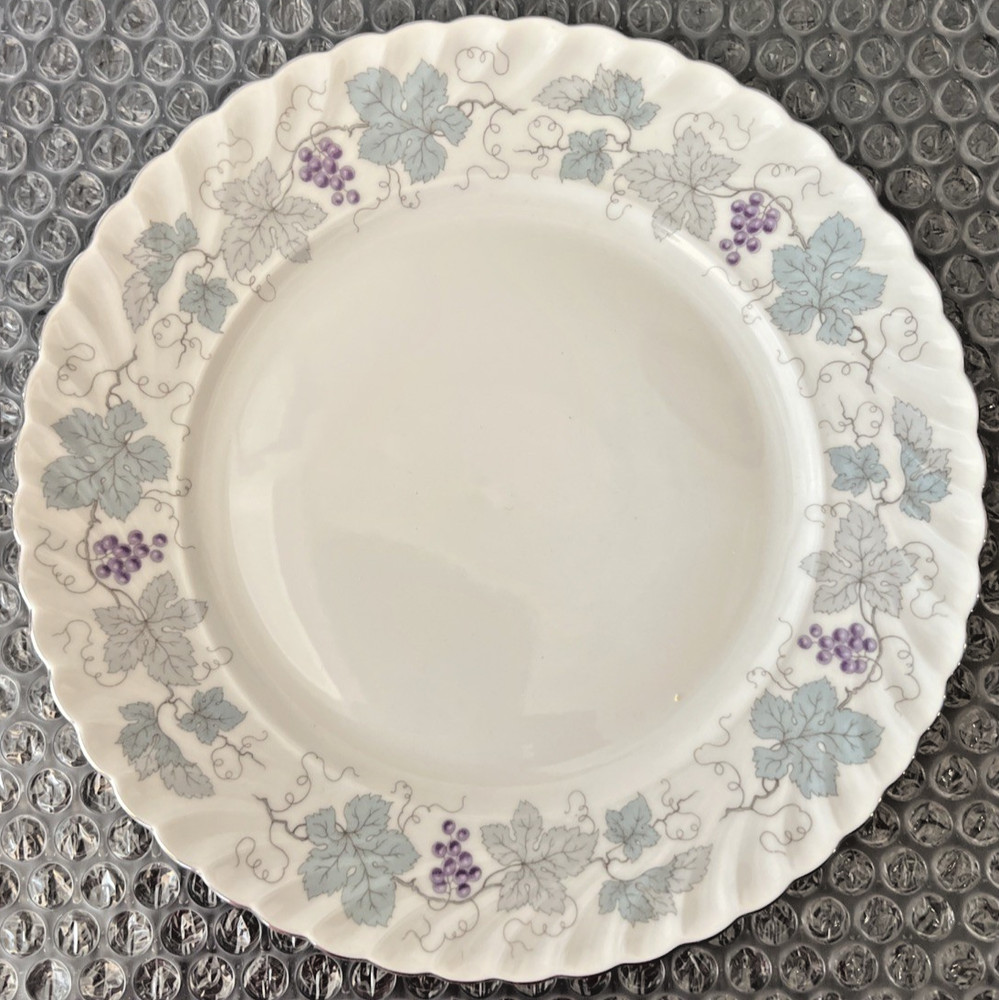 Jaeger & Co Bavaria Germany Bone China 5 Piece Dinner Set ~ Bordeaux Pattern