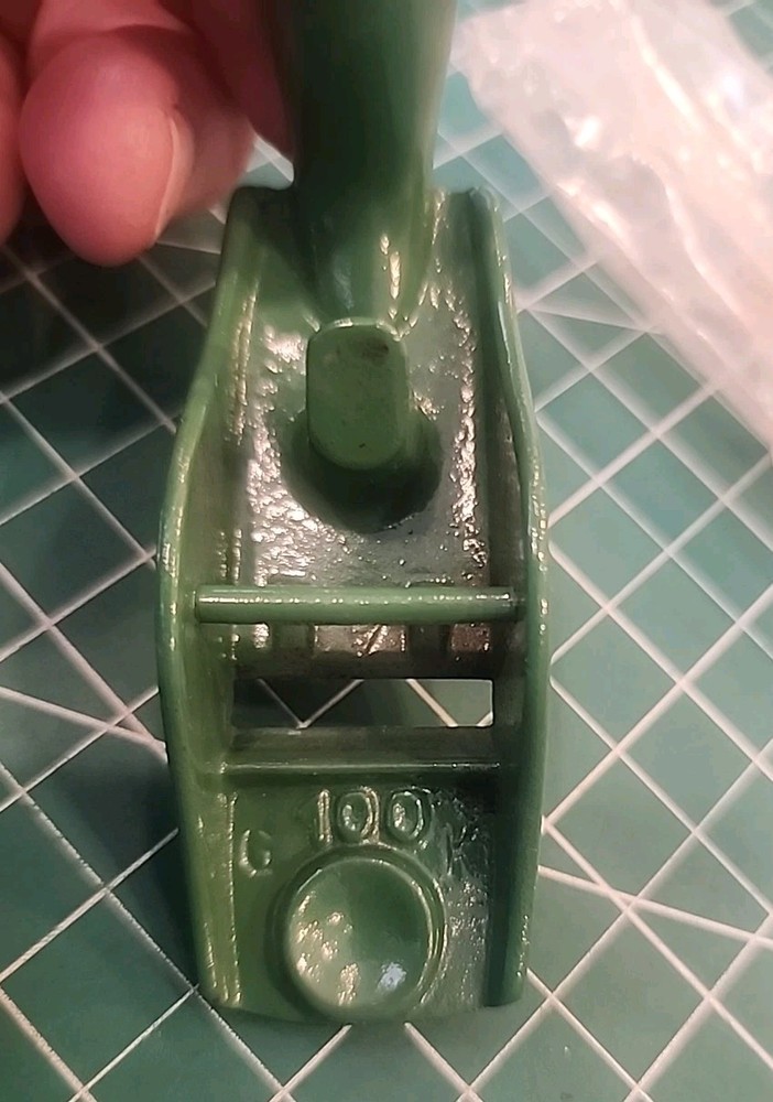 VINTAGE KUNZ SQUIRREL TAIL PLANE # 100 NOS - gwT1