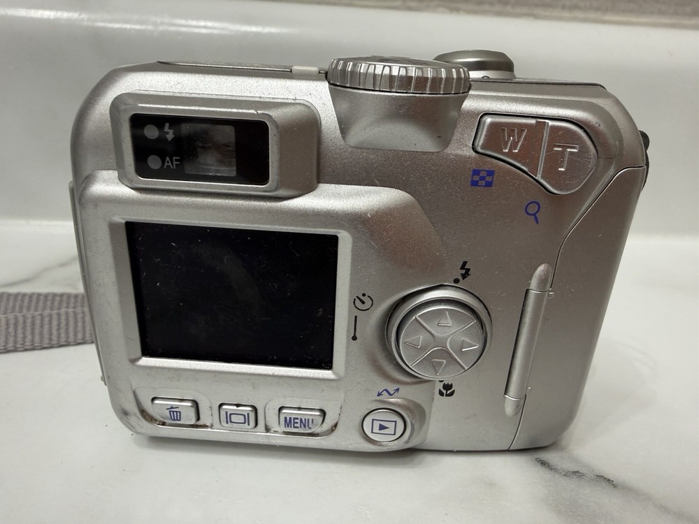 Nikon Coolpix E3100 Compact Digital Point & Shoot Camera 3.2MP 3X Zoom Untested